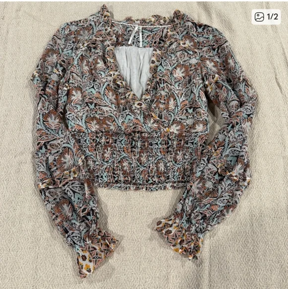 541-Anthropologie Floral Long Sleeve Smocked Top‎ - Picture 2 of 3